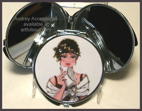 Audrey Compact Mirror in Lady With Clutch