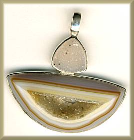 Ithil Beige Drusy Agate Pendant