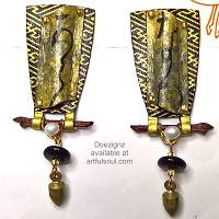 Doezignz Black/Gold Calligraphy Earrings