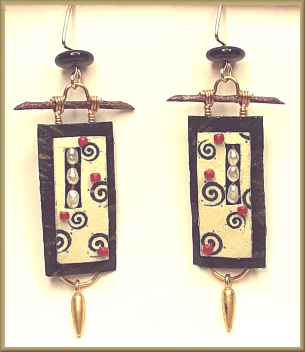 Doezignz Ivory Swirl Panel Earrings