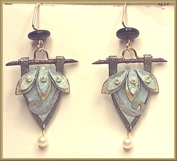 Doezignz Ice Blue Leafy Fringe Earrings
