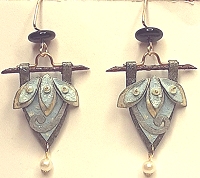 Doezignz Ice Blue Leafy Fringe Earrings