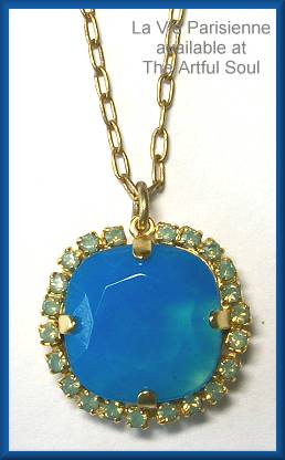 La Vie Golden Pillow Pool Necklace