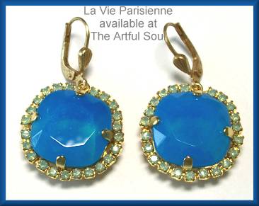 La Vie Golden Pillow Pool Earrings