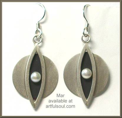 Mar Sterling Pearl on Oxidized Earrings
